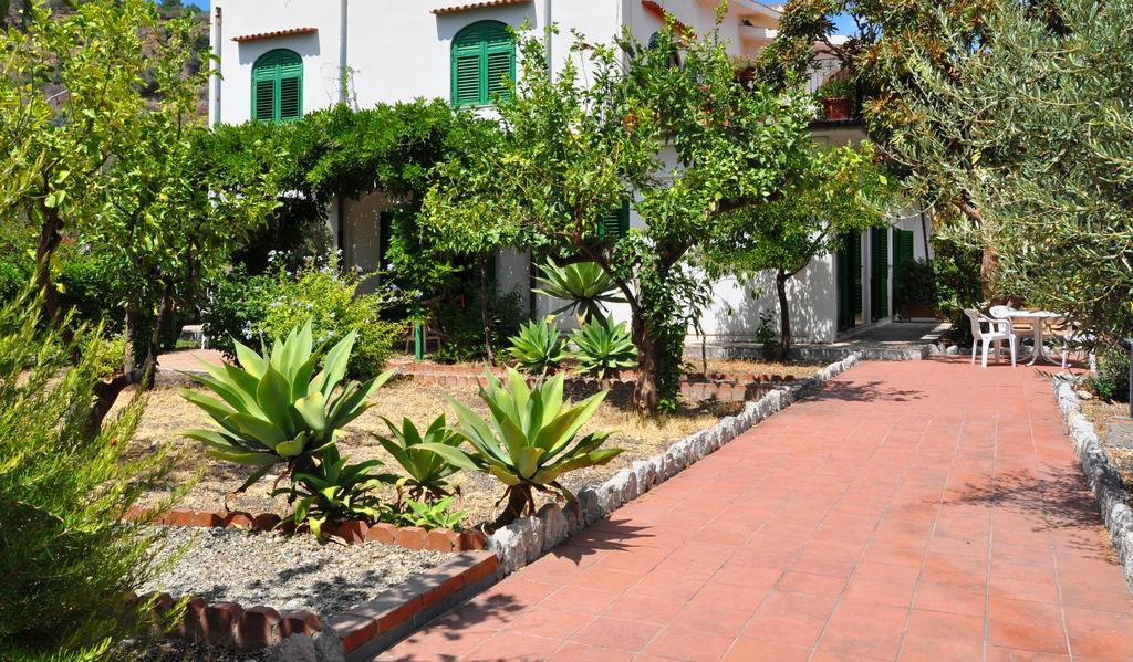 Seafront Apartments Garden House تاورمينا الغرفة الصورة